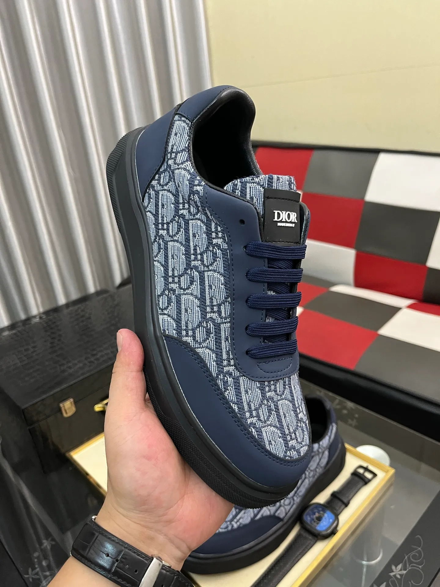 Men's shoes 💰400⌚️⌚️【Dior*DIAO】original quality.~ Unique modern style sneakers. 🏃A must-have casual shoe for trendy men😍😍 Original brand imported from Italy, imported original leather, sheep lining (refuses to discolor and grind feet) Sole: Original sole provided by the original factory, French lazy style design ⚠️Fit to the feet Original quality code number: 38-443️⃣Colors available